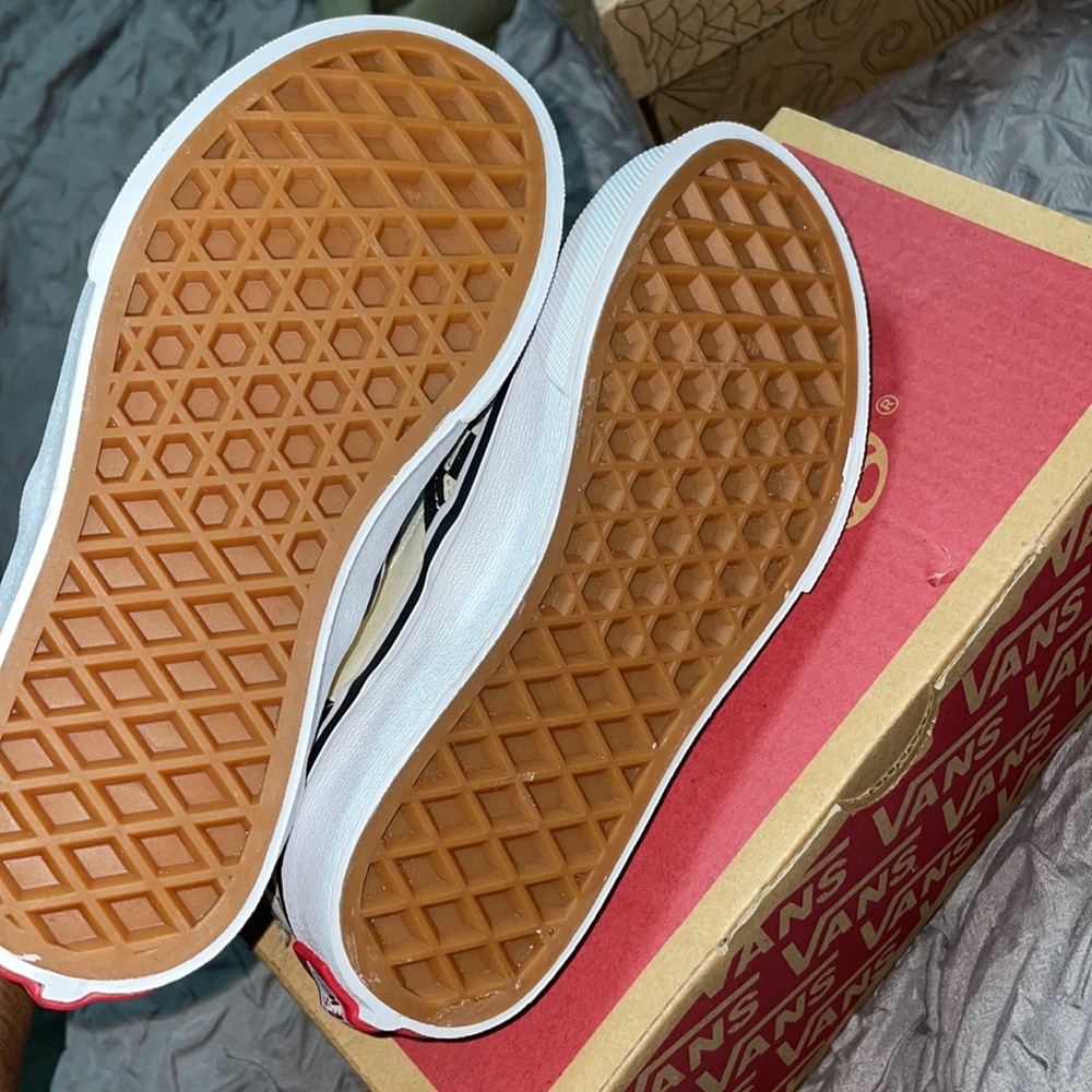 Vans - Picture 2 of 2